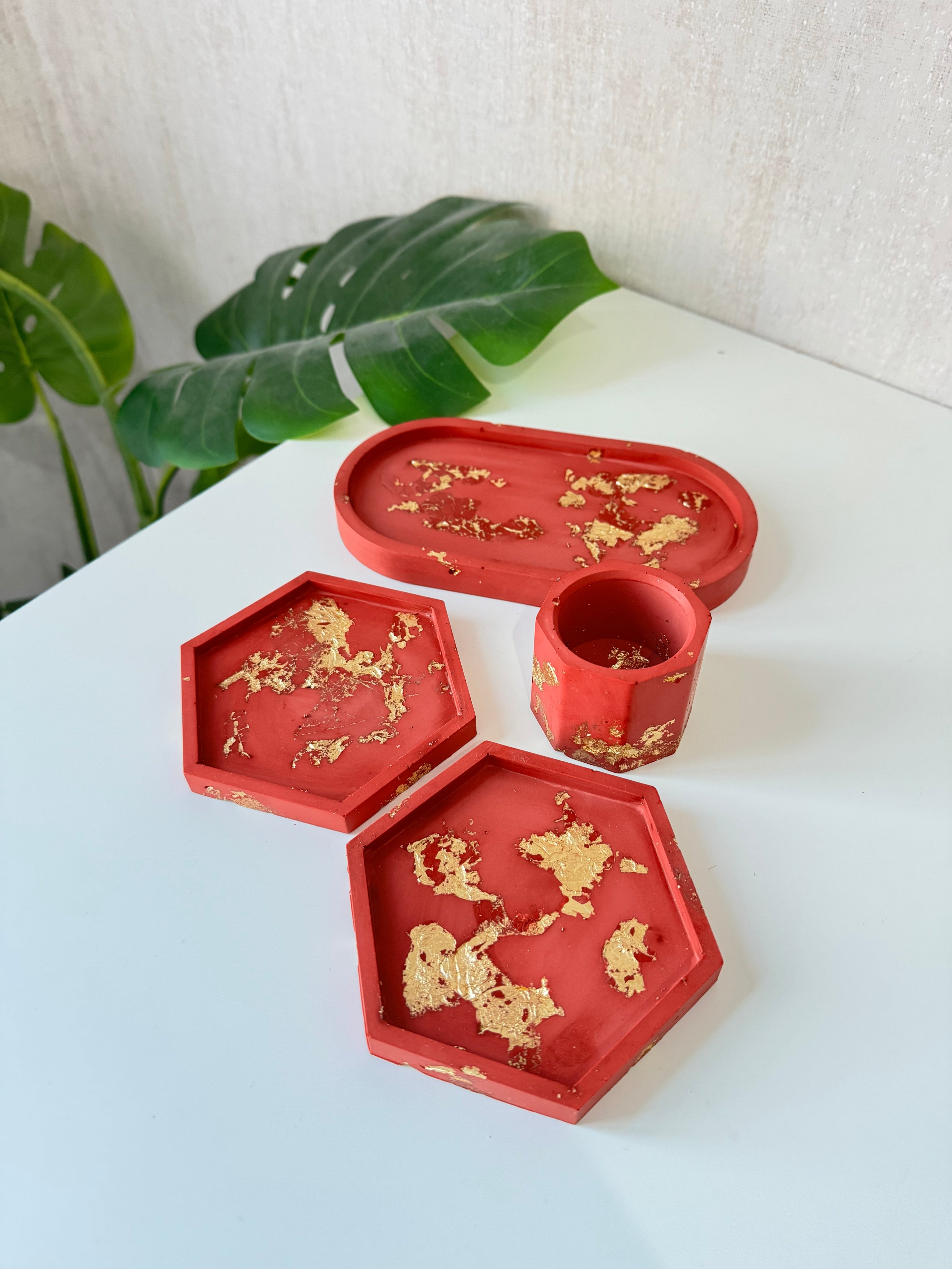 4 piece set - burgundy with gold flakes