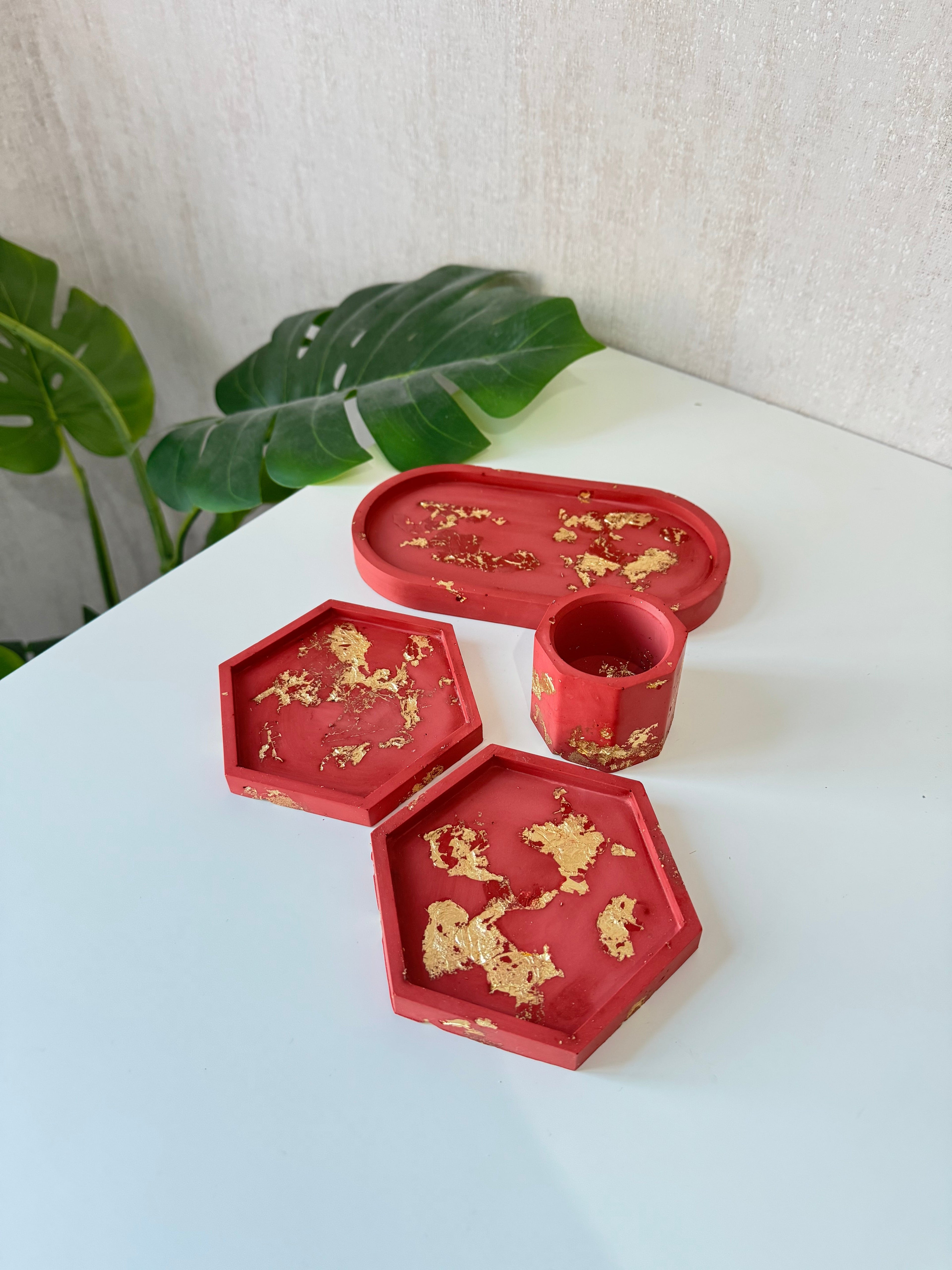 4 piece set - burgundy with gold flakes